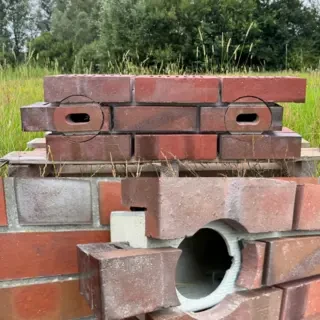Nistkasten mit Klinker bzw. Klinkerriemchen für die Fassade